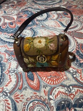 Vintage 1950s-1960s wooden barrel handbag